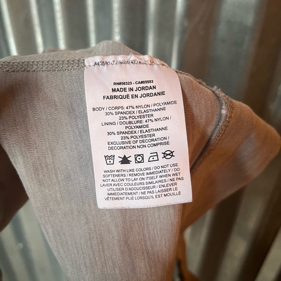 Nike Yoga Luxe Infinalon Cropped Tank Bra - Picture 8 of 9